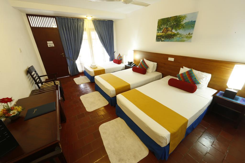 Catamaran Beach Hotel Negombo Kültér fotó