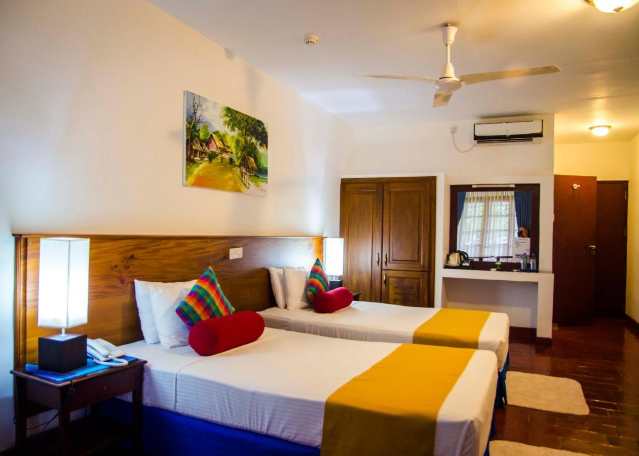 Catamaran Beach Hotel Negombo Kültér fotó