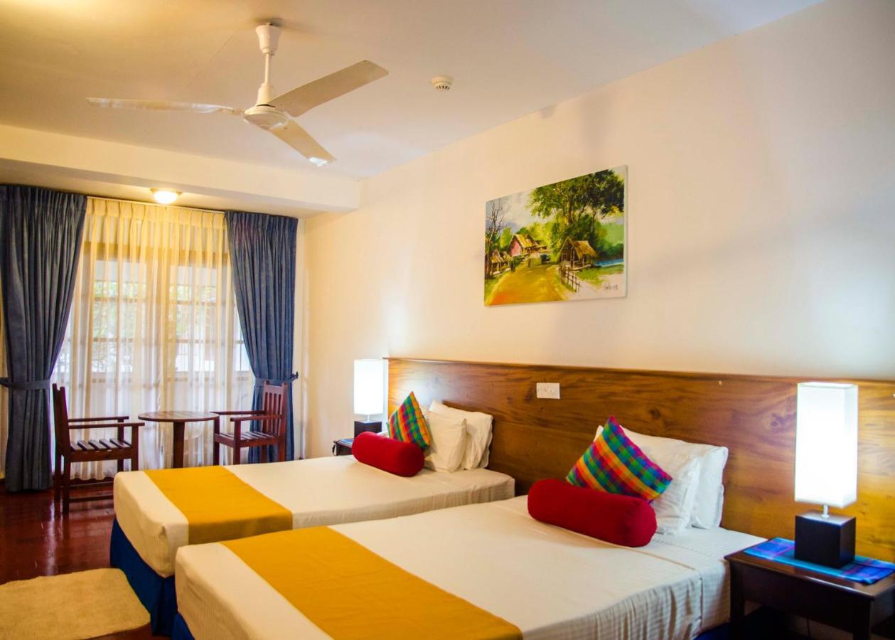 Catamaran Beach Hotel Negombo Kültér fotó